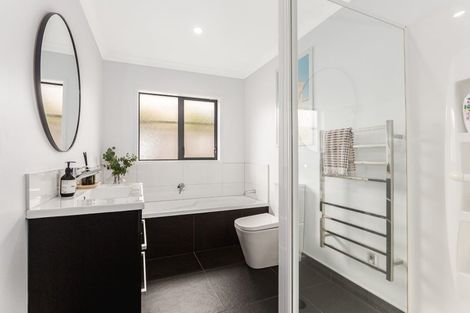 Photo of property in 8 Tararua Close, Aotea, Porirua, 5024