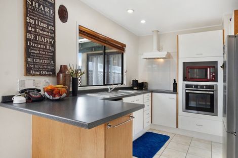 Photo of property in 2/55 Aviemore Drive, Highland Park, Auckland, 2010