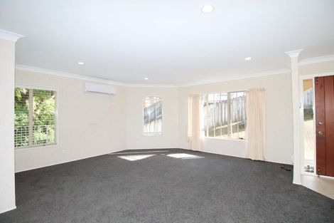 Photo of property in 2/49 Ribbonwood Crescent, Goodwood Heights, Auckland, 2105