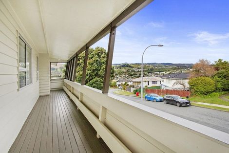 Photo of property in 32 Turriff Crescent, Tawa, Wellington, 5028