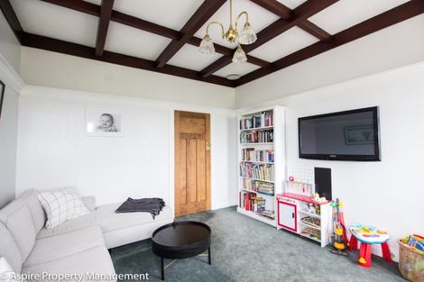 Photo of property in 21 Pupuke Road, Birkenhead, Auckland, 0627