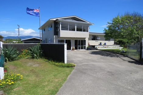 Photo of property in 17 Ngahue Crescent, Carters Beach, Westport, 7825