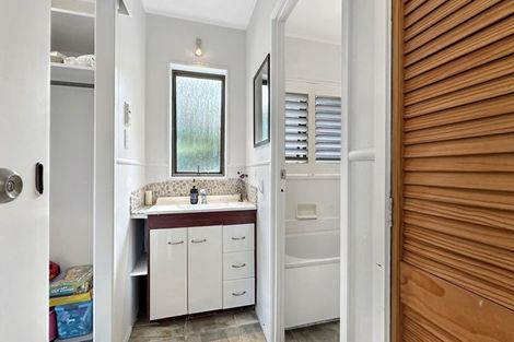 Photo of property in 2/5 Manaia Place, Mairangi Bay, Auckland, 0630