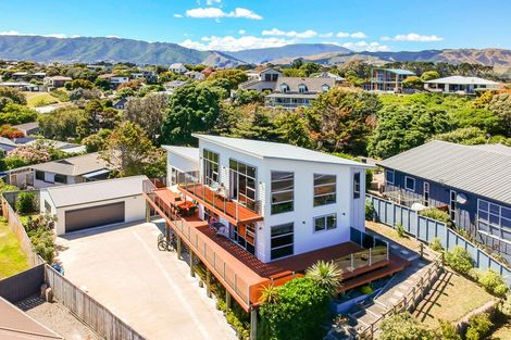 Photo of property in 173 Weggery Drive, Waikanae Beach, Waikanae, 5036