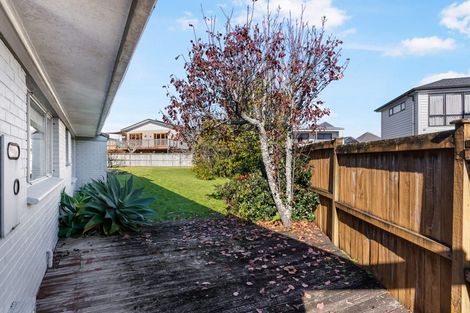 Photo of property in 16 Fielding Crescent, Farm Cove, Auckland, 2012