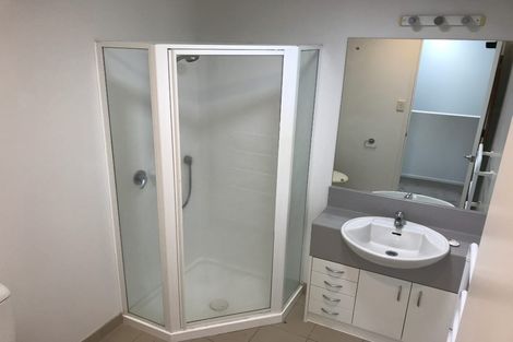 Photo of property in 10/13 Kaihu Street, Northcote, Auckland, 0627