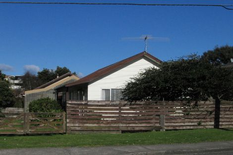Photo of property in 4b Queens Road, Waikanae Beach, Waikanae, 5036