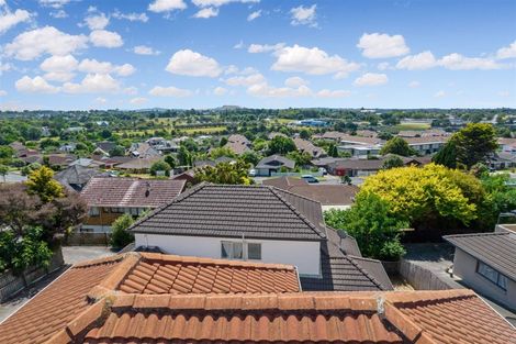 Photo of property in 2/2 Eske Place, Highland Park, Auckland, 2010