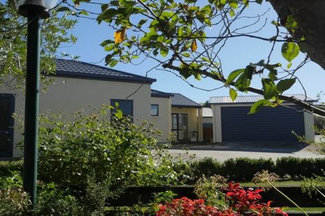 Photo of property in 1 Hillview Place, Amberley, 7410