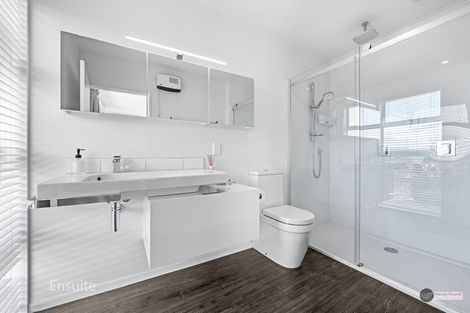 Photo of property in 37 Pekanga Road, Normandale, Lower Hutt, 5010