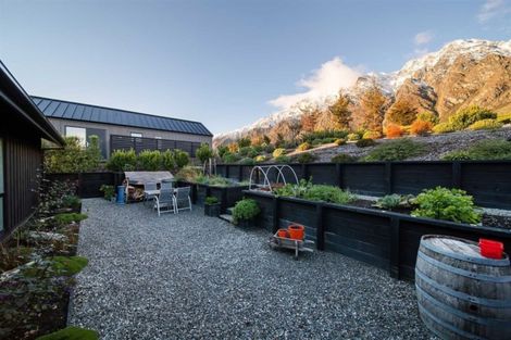 Photo of property in 25 Hackett Road, Jacks Point, Queenstown, 9371