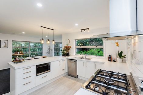 Photo of property in 25 Medallion Court, Kelvin Grove, Palmerston North, 4414