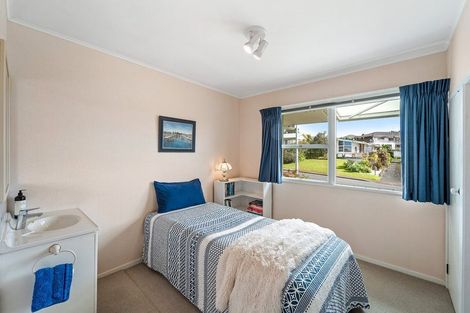 Photo of property in 10 Fairway Avenue, Red Beach, 0932