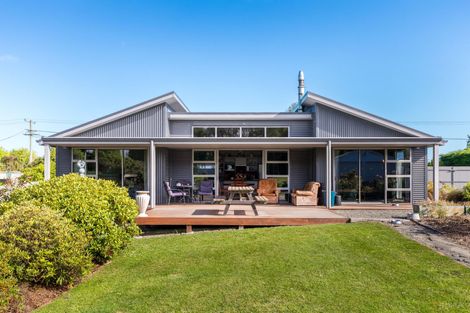 Photo of property in 84 Timaru Road, Waimate, 7924