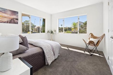 Photo of property in 1 Faldo Drive, Golflands, Auckland, 2013