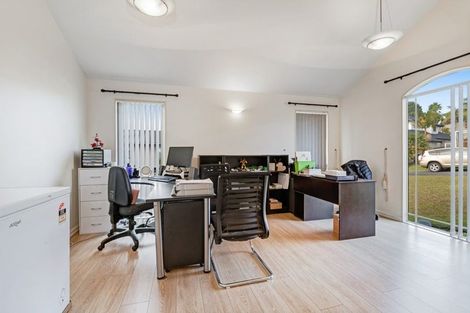 Photo of property in 31 Black Teal Close, Unsworth Heights, Auckland, 0632