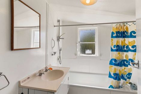 Photo of property in 10 Hussey Street, Waverley, 4510