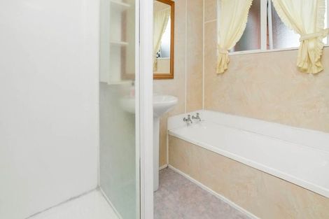 Photo of property in 25 Etherton Drive, Weymouth, Auckland, 2103