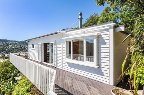 Photo of property in 112 Eden Street, Island Bay, Wellington, 6023