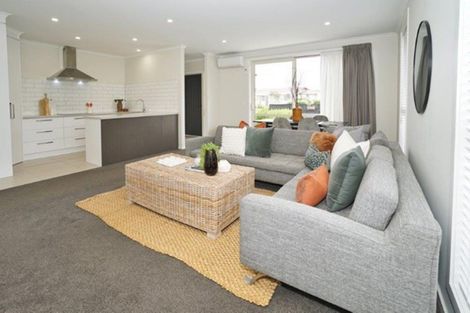 Photo of property in 2 Pryce Place, Silverdale, Hamilton, 3216