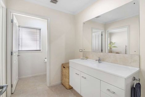 Photo of property in 9 Barry Curtis Place, Levin, 5510