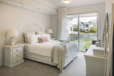 Photo of property in 74 Panorama Heights, Orewa, 0931