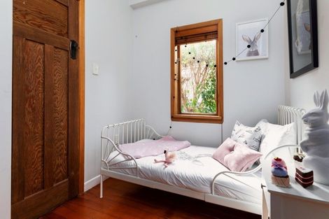 Photo of property in 39 Renfrew Avenue, Sandringham, Auckland, 1041