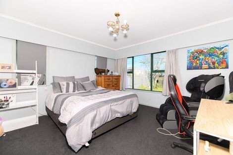 Photo of property in 9 Longburn Road, Henderson, Auckland, 0610