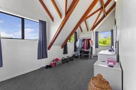 Photo of property in 28 Heathcote Place, Fitzherbert, Palmerston North, 4410