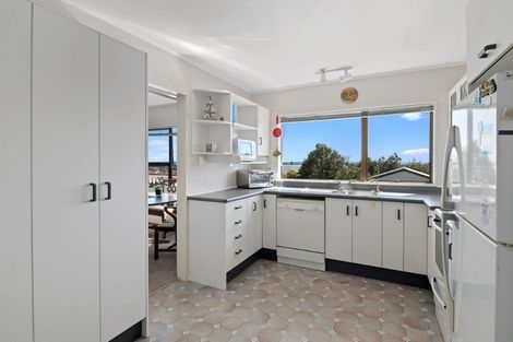 Photo of property in 22 Sunset Terrace, Waikanae Beach, Waikanae, 5036