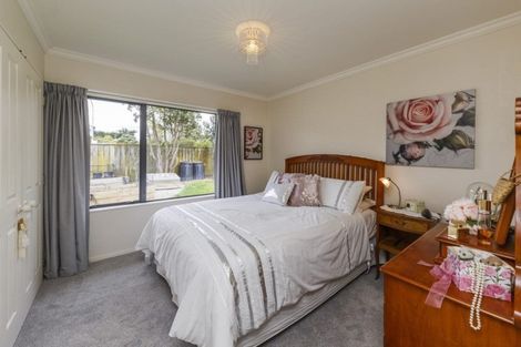 Photo of property in 24 Greenwood Place, Fitzherbert, Palmerston North, 4410