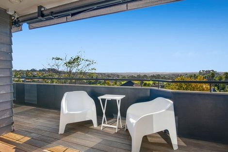 Photo of property in 10 Goldfinch Rise, Unsworth Heights, Auckland, 0632