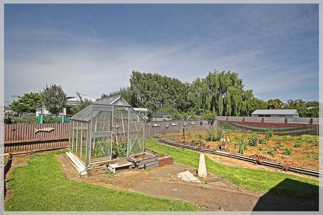 Photo of property in 58 Avenue Road, Foxton, 4814