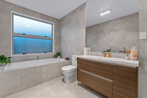 Photo of property in 15 Taikura Avenue, Red Beach, 0932