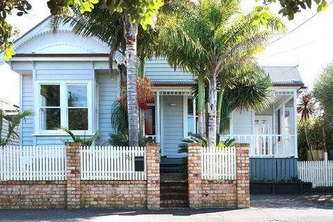 Photo of property in 1/70 Princes Street, Northcote Point, Auckland, 0627