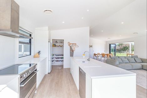 Photo of property in 49 Wakefield Road, Levin, 5571