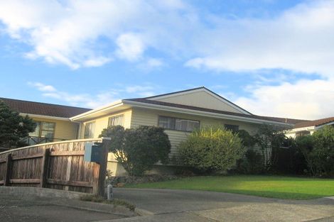 Photo of property in 31 Saint Aidans Way, Tawa, Wellington, 5028