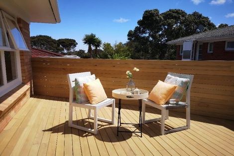 Photo of property in 1/9 Brunton Place, Glenfield, Auckland, 0629