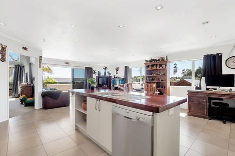 Photo of property in 37 Oteki Park Drive, Welcome Bay, Tauranga, 3112