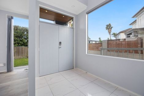 Photo of property in 10 Lupetti Rise, West Harbour, Auckland, 0618