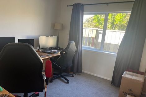 Photo of property in 3 Balmain Street, Newlands, Wellington, 6037