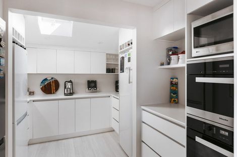 Photo of property in 26 Harbour View Road, Omokoroa, 3114