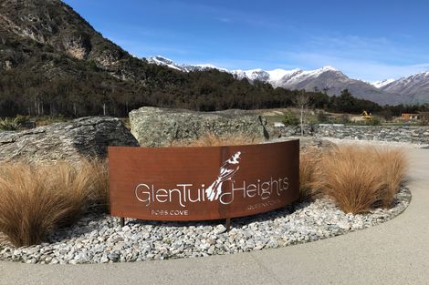 Photo of property in 10 Peregrine Falcon Road, Mount Creighton, Queenstown, 9371