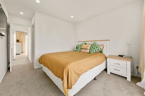 Photo of property in 7/27 Carole Crescent, Pakuranga, Auckland, 2010