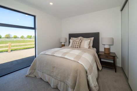 Photo of property in 14 Village Green Drive, Huntingdon, 7774