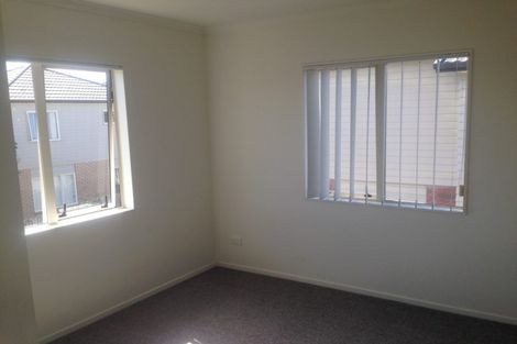 Photo of property in 11 Brashier Circle, Sunnyvale, Auckland, 0612