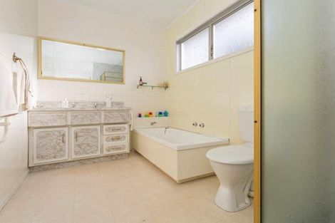 Photo of property in 12 Exmouth Road, Northcote, Auckland, 0627