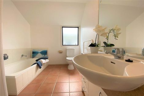 Photo of property in 16 Kilsyth Way, East Tamaki Heights, Auckland, 2016