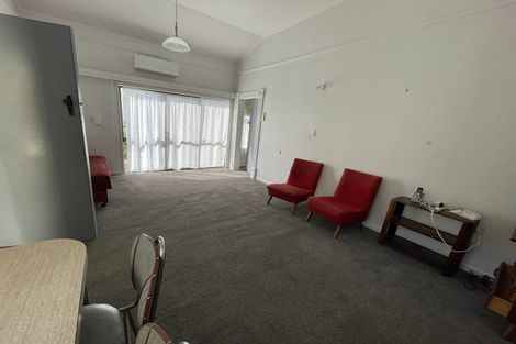 Photo of property in 1/72 Derwent Street, Island Bay, Wellington, 6023