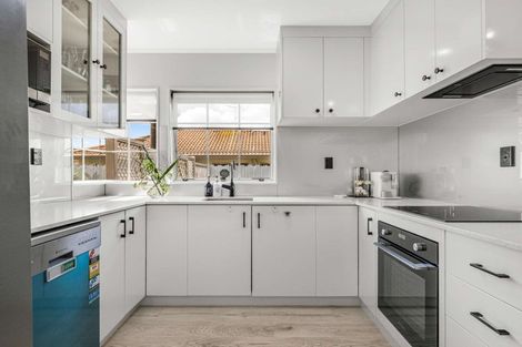 Photo of property in 52 Riverton Drive, Randwick Park, Auckland, 2105